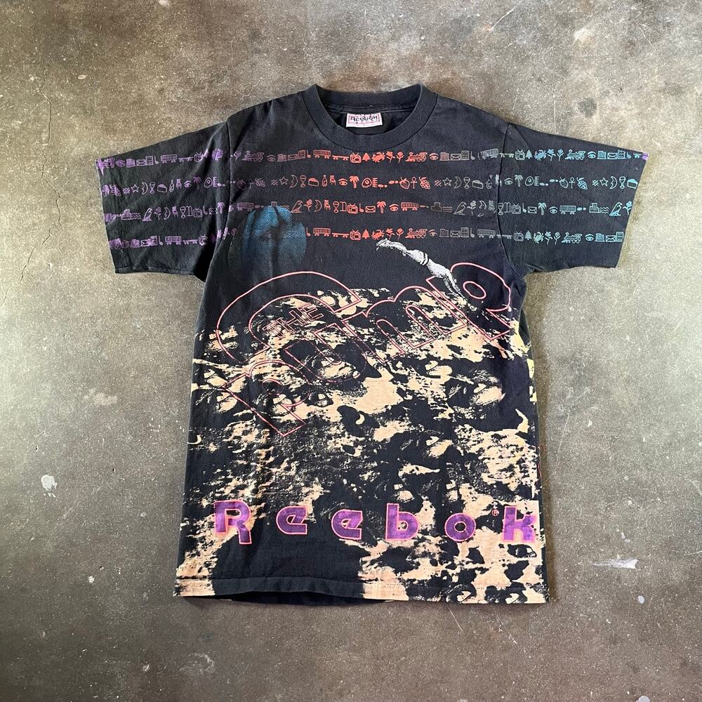 Very Rare 90s single stichs PUMP Reebok sport colorful astronaut/moon AOP Tshirt
